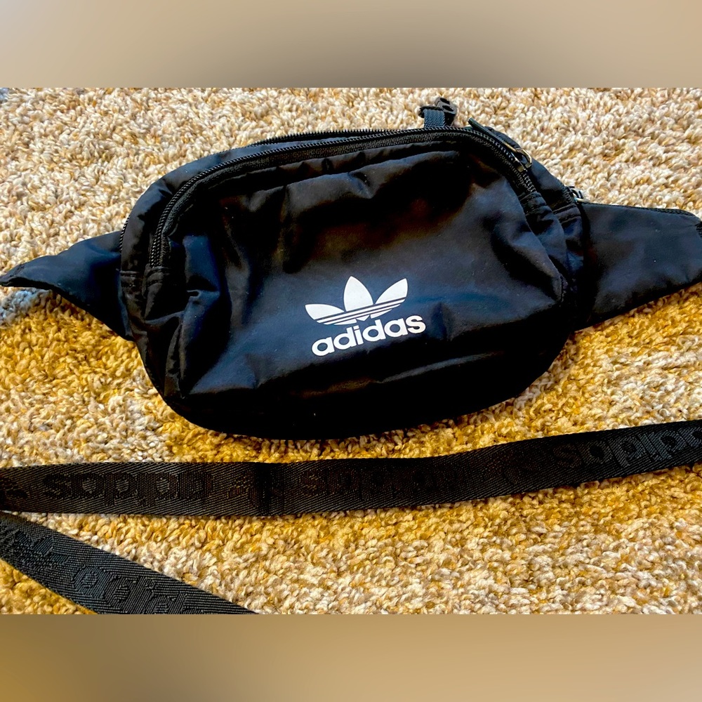 Fanny pack! 🌑🖤
